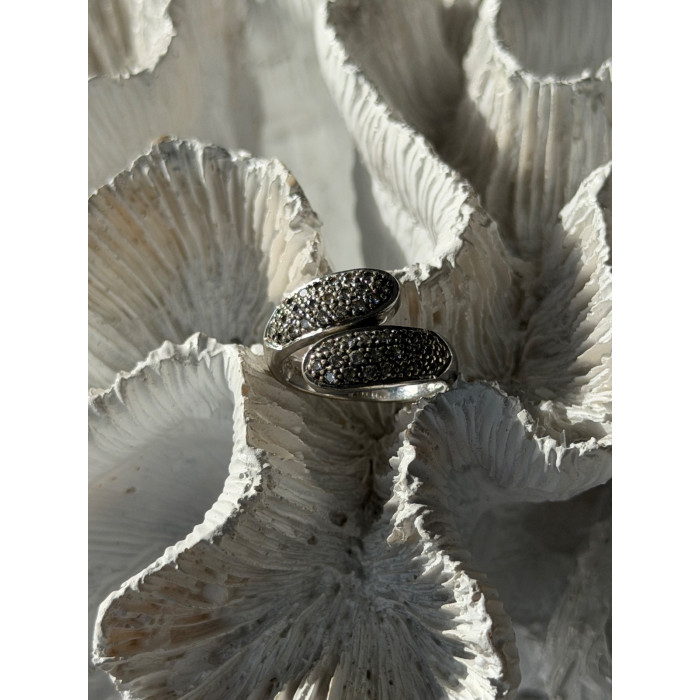 Lovely 925 Sterling Silver Cz Ring Size 6