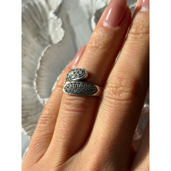 Lovely 925 Sterling Silver Cz Ring Size 6