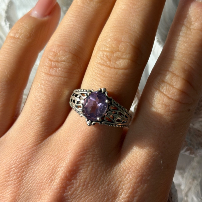 Vintage 925 Sterling Silver Amethyst Ring Size 8