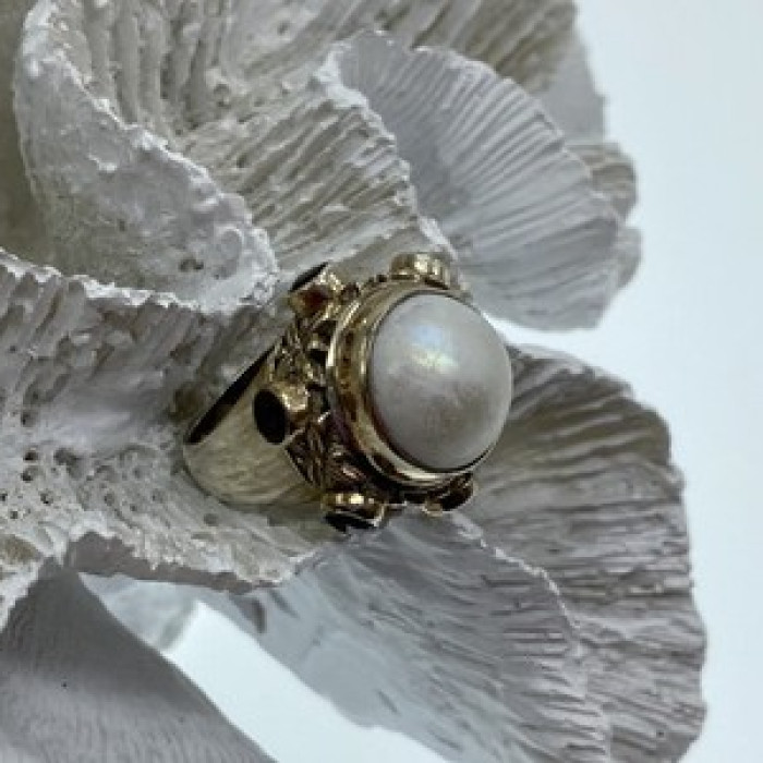 Vintage 925 Sterling Silver Mother of Pearl & Garnet Ring Size 6.5