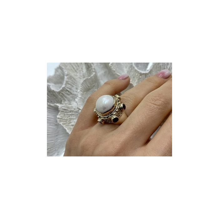 Vintage 925 Sterling Silver Mother of Pearl & Garnet Ring Size 6.5