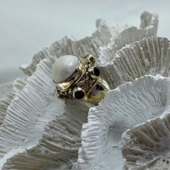 Vintage 925 Sterling Silver Mother of Pearl & Garnet Ring Size 6.5