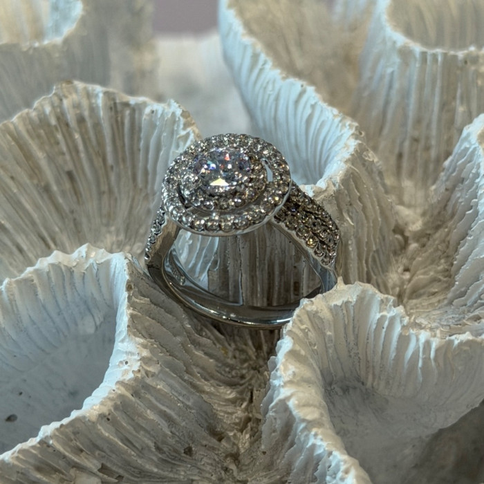 Beautiful 925 Sterling Silver Cz Ring Size 6