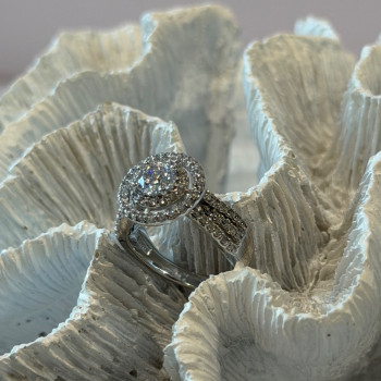 Beautiful 925 Sterling Silver Cz Ring Size 6
