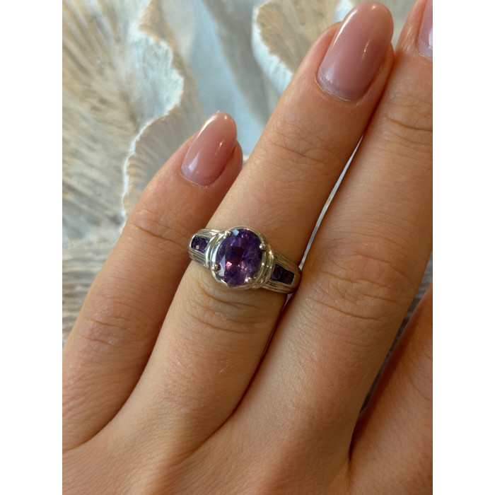 Beautiful 925 Sterling Silver Amethyst Ring Size 6