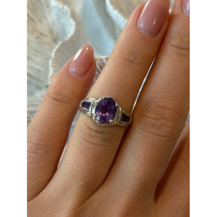 Beautiful 925 Sterling Silver Amethyst Ring Size 6