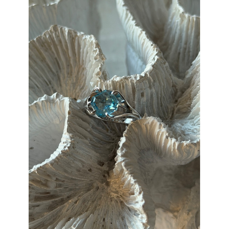 925 Sterling Silver Blue Topaz Ring Size 5