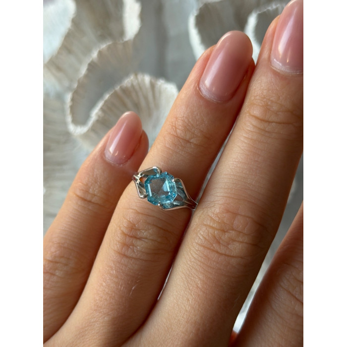 925 Sterling Silver Blue Topaz Ring Size 5
