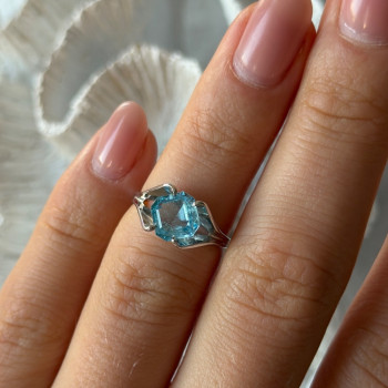 925 Sterling Silver Blue Topaz Ring Size 5
