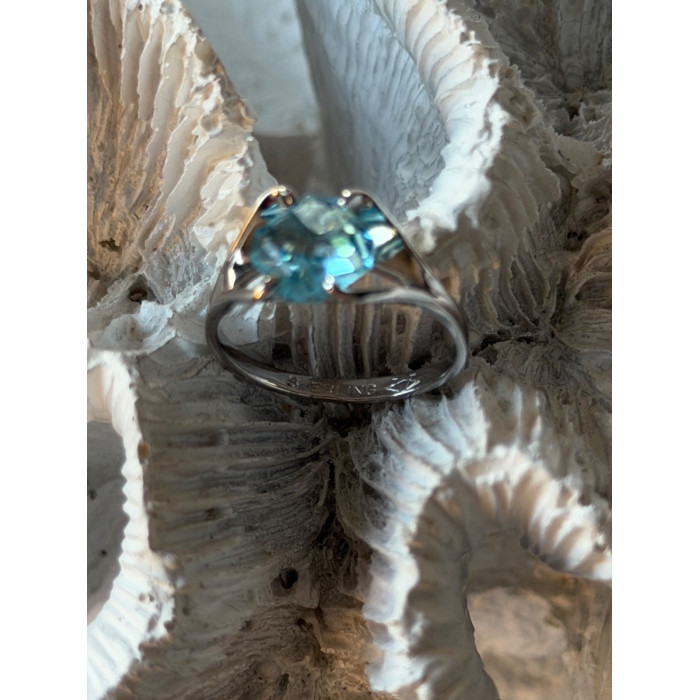925 Sterling Silver Blue Topaz Ring Size 5