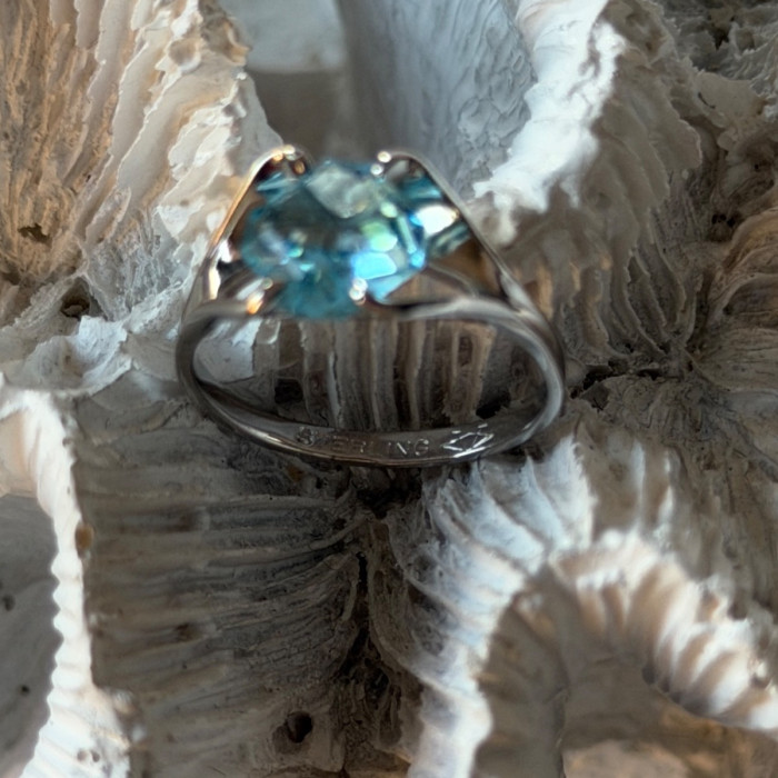 925 Sterling Silver Blue Topaz Ring Size 5