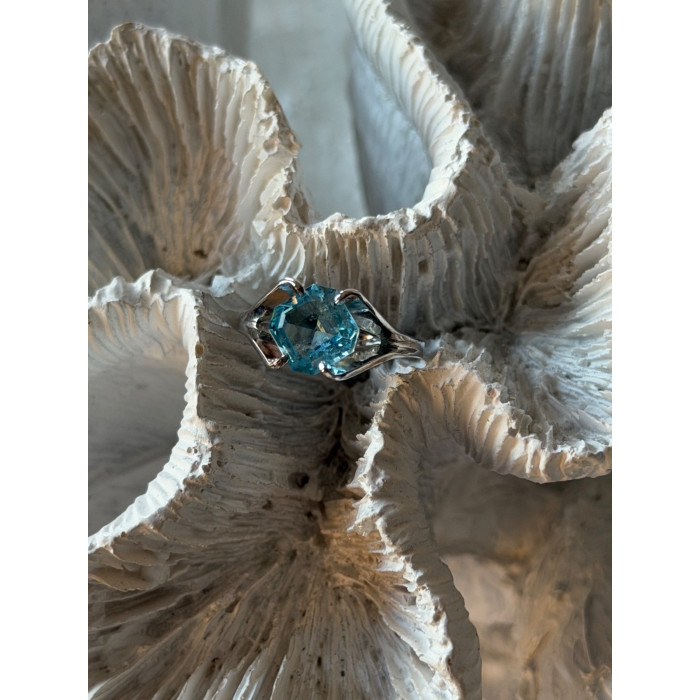 925 Sterling Silver Blue Topaz Ring Size 5