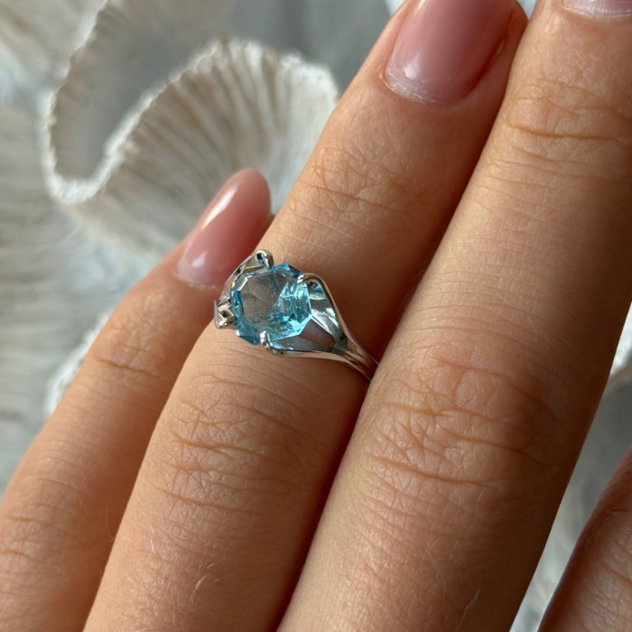 925 Sterling Silver Blue Topaz Ring Size 5