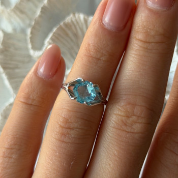 925 Sterling Silver Blue Topaz Ring Size 5