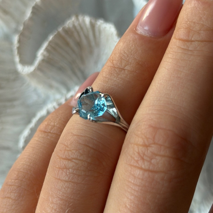 925 Sterling Silver Blue Topaz Ring Size 5