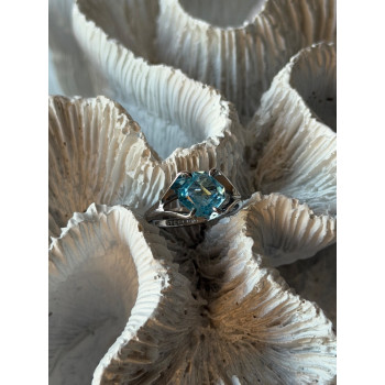 925 Sterling Silver Blue Topaz Ring Size 5