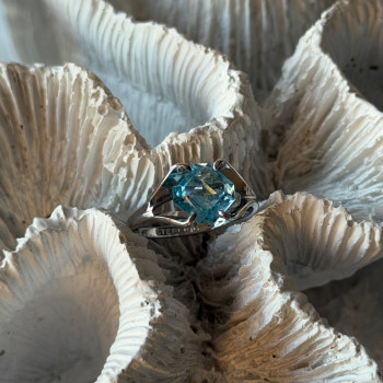 925 Sterling Silver Blue Topaz Ring Size 5