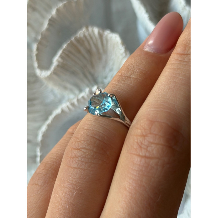925 Sterling Silver Blue Topaz Ring Size 5