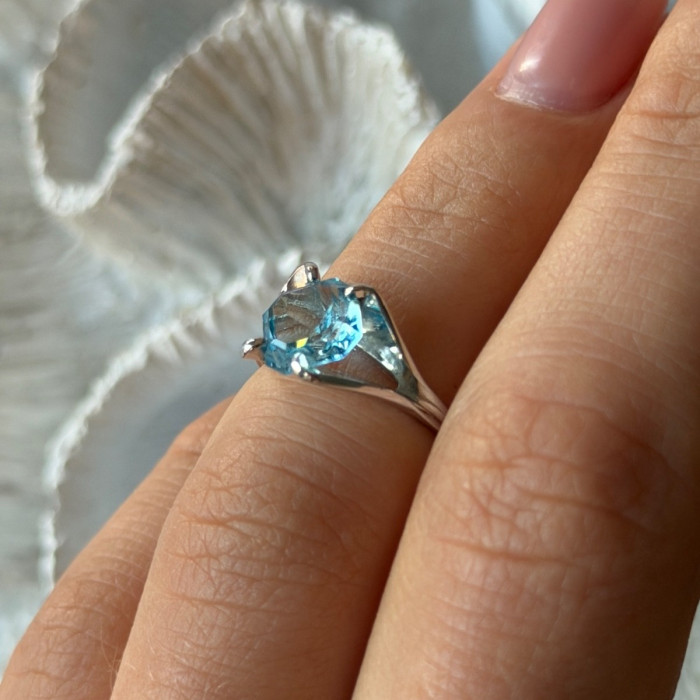 925 Sterling Silver Blue Topaz Ring Size 5