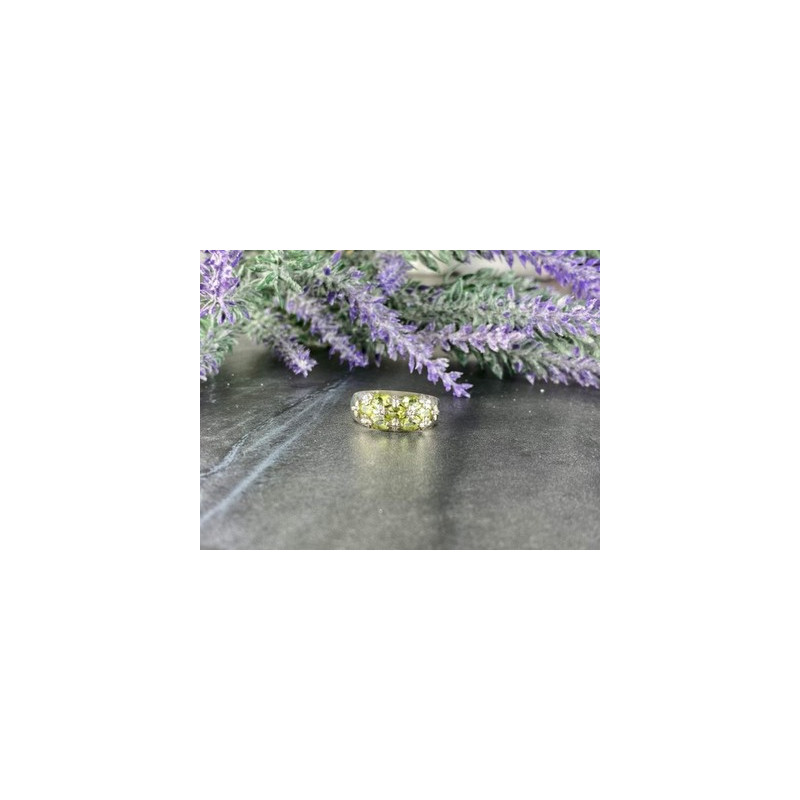 925 Sterling Silver Chrysolite Ring Size 9.5