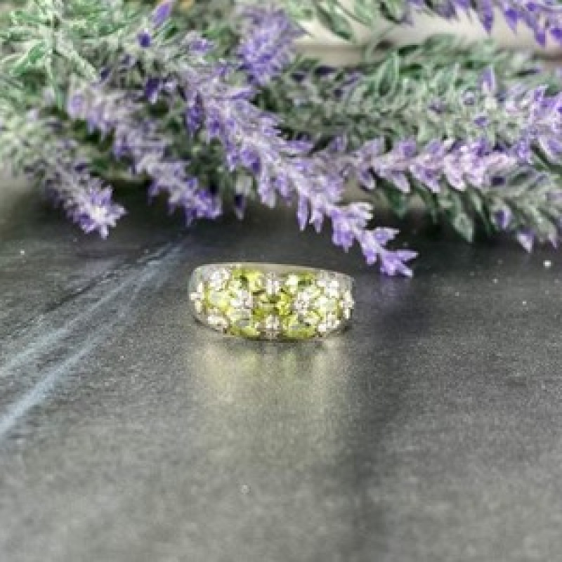 925 Sterling Silver Chrysolite Ring Size 9.5