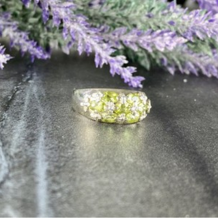 925 Sterling Silver Chrysolite Ring Size 9.5