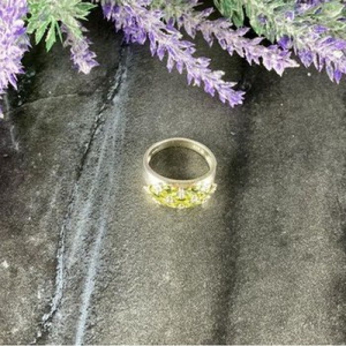 925 Sterling Silver Chrysolite Ring Size 9.5