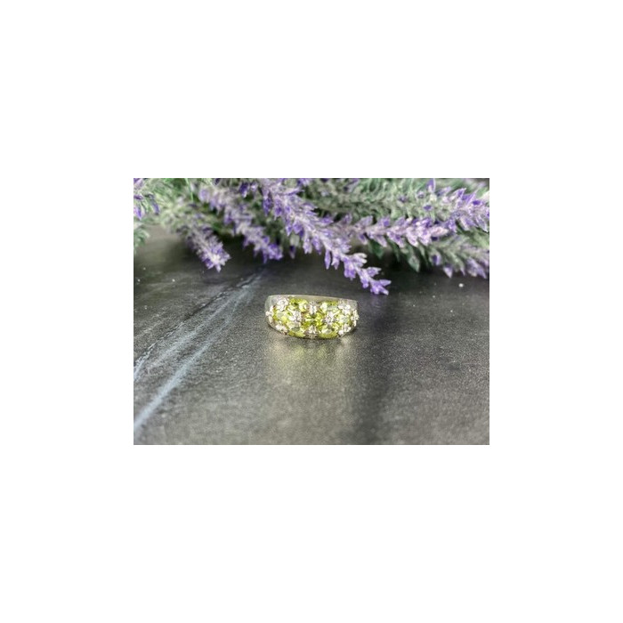 925 Sterling Silver Chrysolite Ring Size 9.5