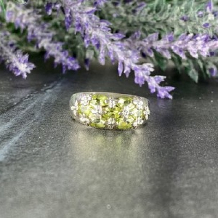 925 Sterling Silver Chrysolite Ring Size 9.5