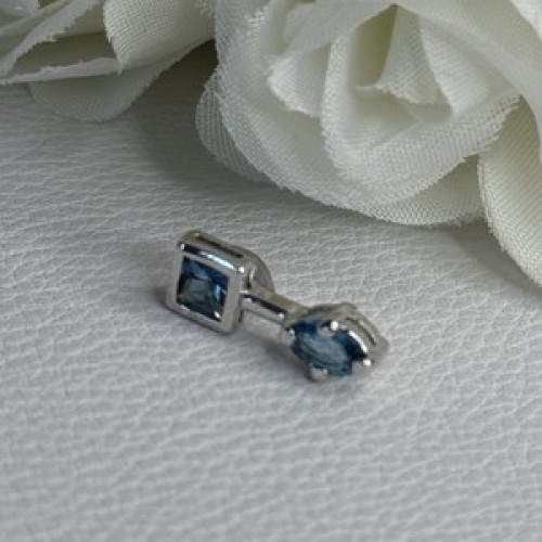 925 Sterling Silver Blue Topaz Pendant Length 0.70 Inch