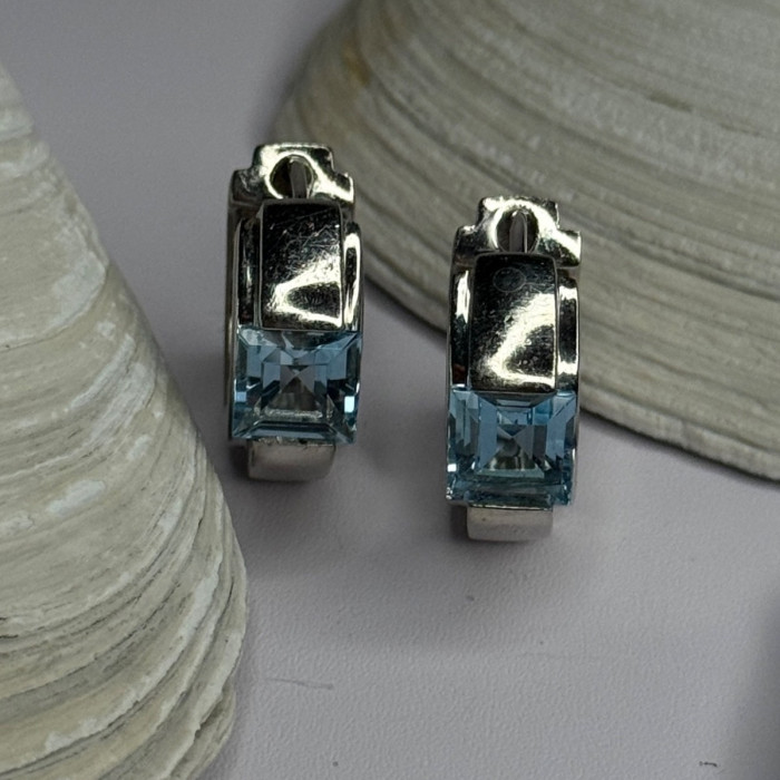 925 Sterling Silver Blue Topaz Earrings Length 0.8 Inch