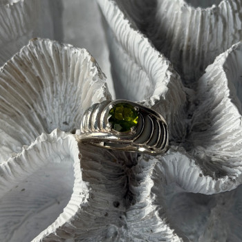 925 Sterling Silver Peridot Ring Size 6