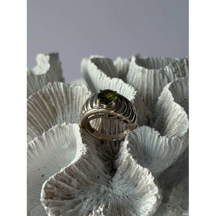 925 Sterling Silver Peridot Ring Size 6
