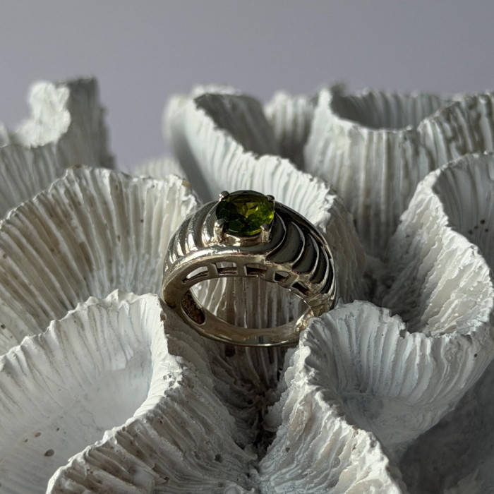 925 Sterling Silver Peridot Ring Size 6