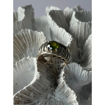 925 Sterling Silver Peridot Ring Size 6