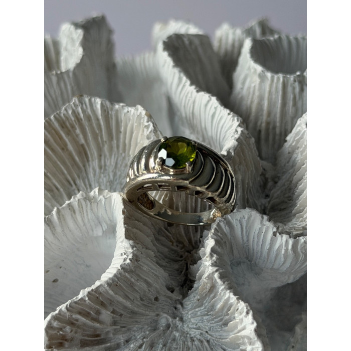 925 Sterling Silver Peridot Ring Size 6