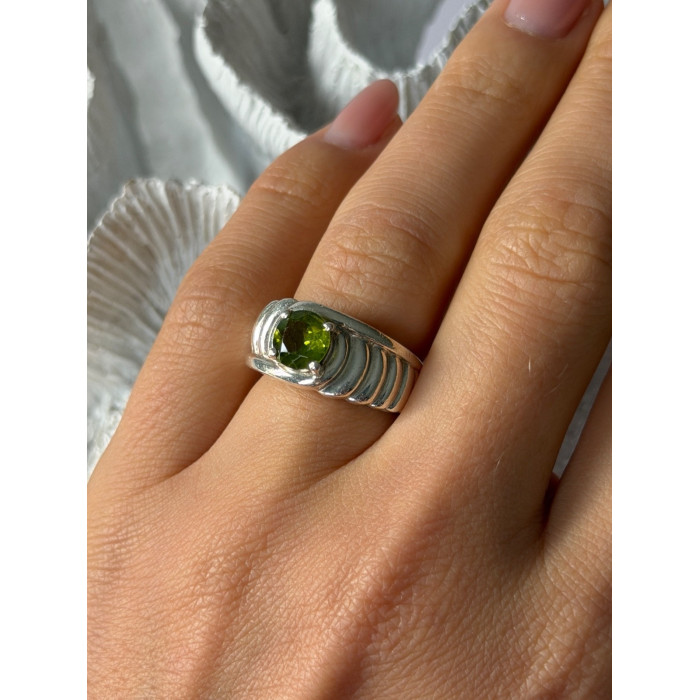 925 Sterling Silver Peridot Ring Size 6
