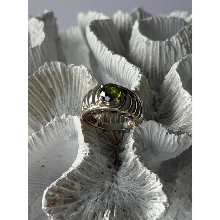 925 Sterling Silver Peridot Ring Size 6