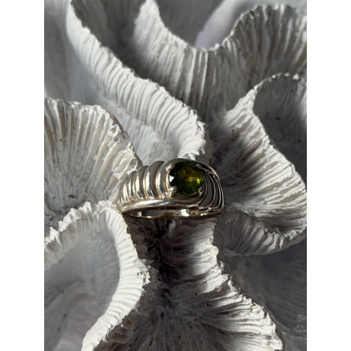 925 Sterling Silver Peridot Ring Size 6