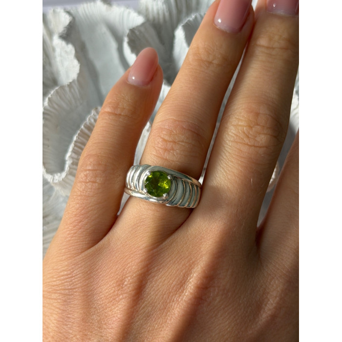 925 Sterling Silver Peridot Ring Size 6