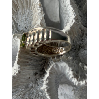925 Sterling Silver Peridot Ring Size 6