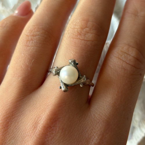 925 Sterling Silver Pearl Ring Size 9