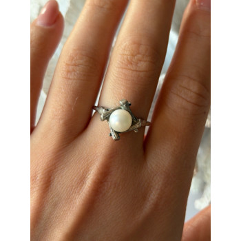 925 Sterling Silver Pearl Ring Size 9