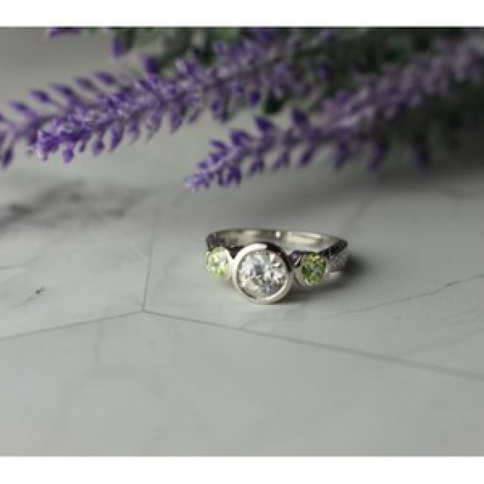 925 Sterling Silver White & Green CZ Ring Size 6.5
