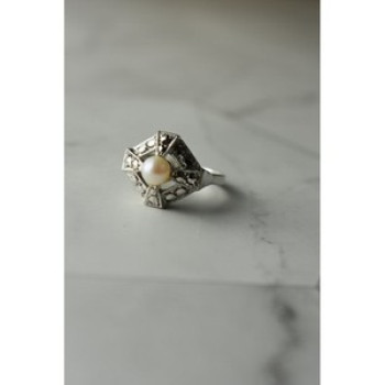 925 Sterling Silver Pearl and Marcasites Ring Size 6.5