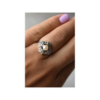925 Sterling Silver Pearl and Marcasites Ring Size 6.5