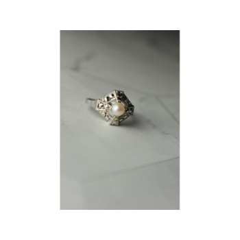 925 Sterling Silver Pearl and Marcasites Ring Size 6.5