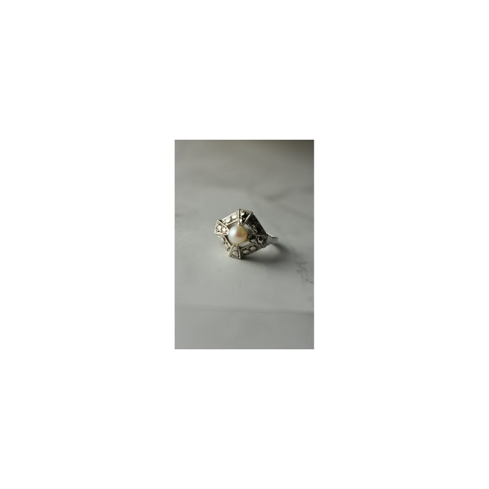 925 Sterling Silver Pearl and Marcasites Ring Size 6.5