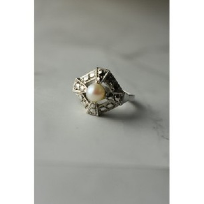 925 Sterling Silver Pearl and Marcasites Ring Size 6.5