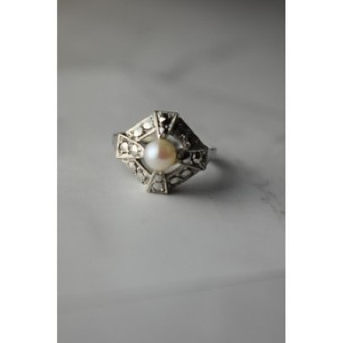 925 Sterling Silver Pearl and Marcasites Ring Size 6.5